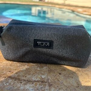 TUMI Small Travel Bag Pouch Cosmetic Toiletry Accessories For Delta Zippered